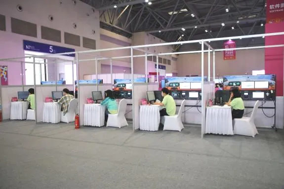 助力第二届“一带一路”国际技能大赛智能汽车软件技术表演赛顺利举办