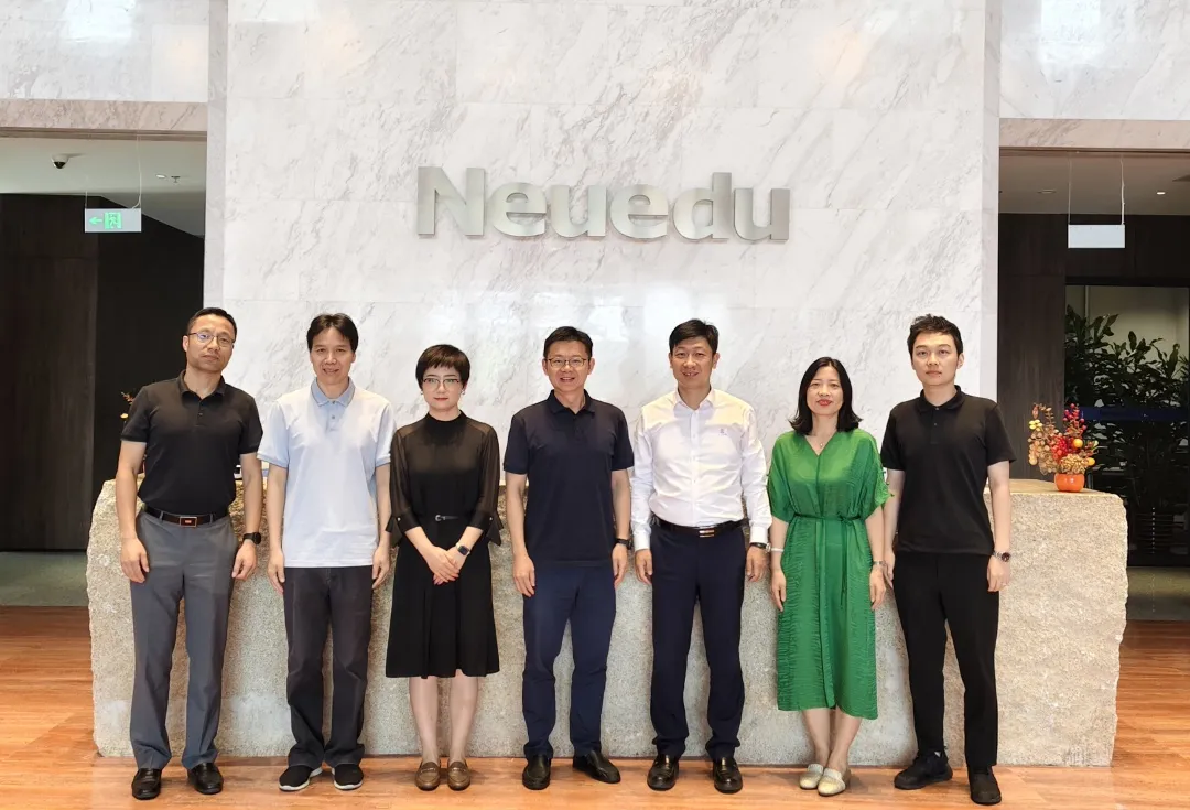 上海行健职业学院一行到访J9国际站 J9 教育科技集团参观研讨